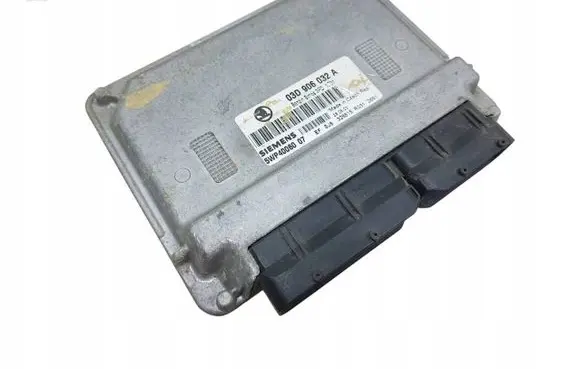 Skoda Fabia Mk1 (6Y) Engine control unit/module 03D906032A 5WP4006007 3PD1501