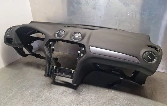Ford Mondeo MK IV Dashboard