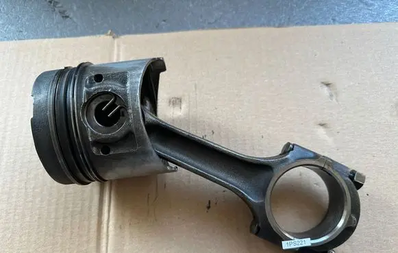 Mitsubishi Pajero Connecting rod/conrod MD050006 MD103308