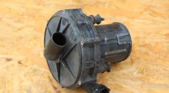 BMW 7 E38 Secondary air pump 1437701