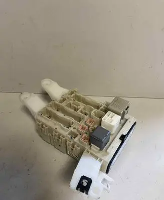 Toyota Auris 150 Fuse module 74700210 58126L16 7B060415