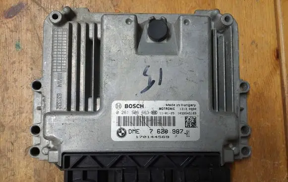 Mini One - Cooper Coupe R56 Engine control unit/module 0261S06663 DME7620987 7620987