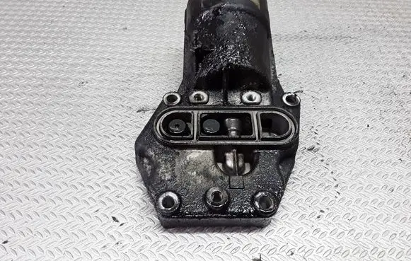 Oil filter mounting bracket