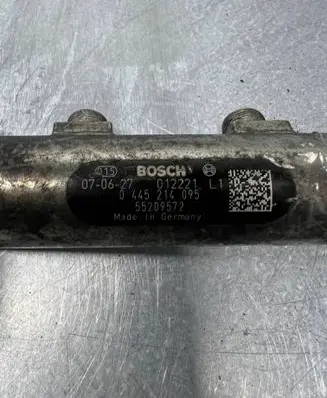 Opel Zafira B Fuel main line pipe 0445214095