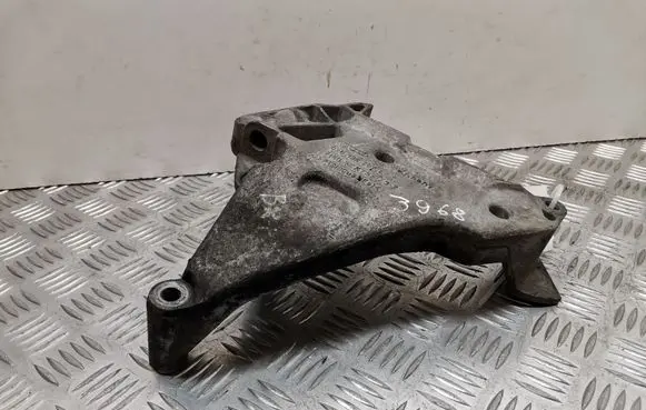 Volkswagen PASSAT B6 Engine mounting bracket 03G199207E
