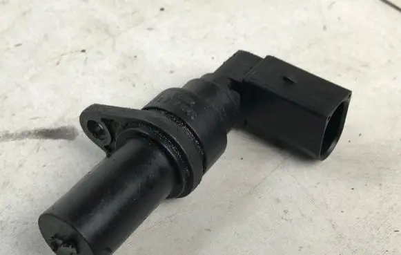 BMW 5 E39 Crankshaft speed sensor 2247926