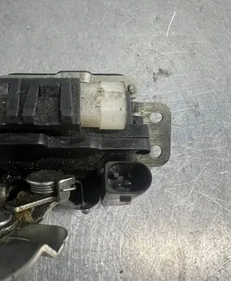 Mitsubishi Colt Tailgate lock latch MR959190
