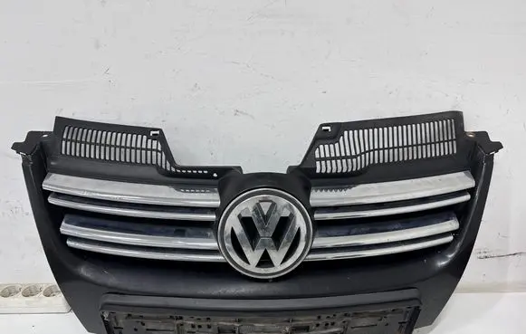 Volkswagen Golf V Front bumper upper radiator grill 1K5853653