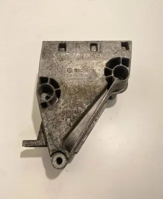 Volkswagen Polo IV 9N3 Engine mounting bracket 038199207AJ