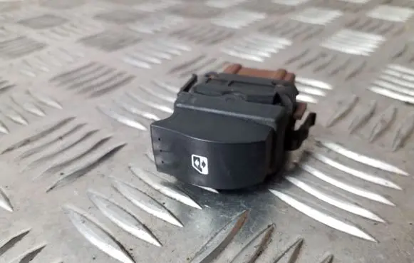 Opel Vivaro Electric window control switch 057321A