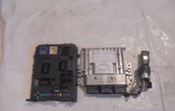 Peugeot 5008 Engine ECU kit and lock set 9666098180 9664058780