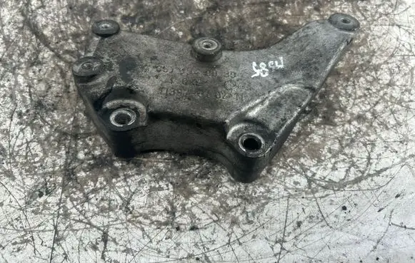 Mercedes-Benz E W212 Engine mounting bracket A6510940039