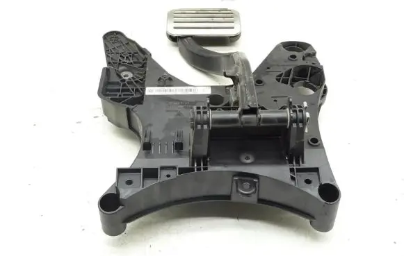 Volkswagen Touareg II Brake pedal 7P0723031AR