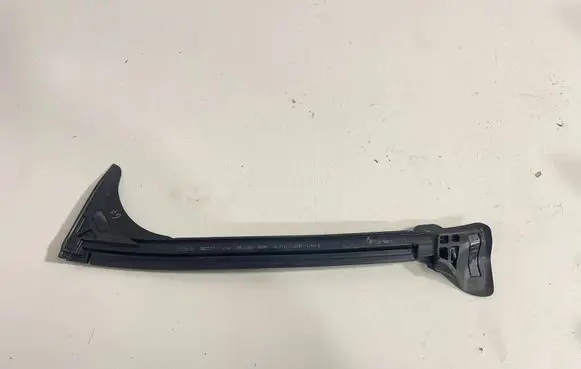BMW 4 G22 G23 G24 G26 Front door glass trim molding 7482712