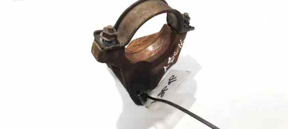 Engine mounting bracket