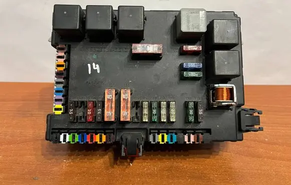Mercedes-Benz S W221 Fuse module A2215402550 08022175 A2215450801