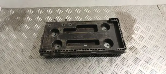 Volkswagen PASSAT B8 Battery tray 3Q0804869