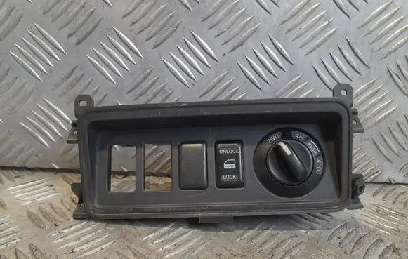 Nissan Navara D40 Differential lock switch 68492EB300