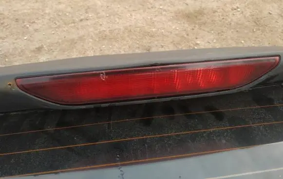 Dodge Caliber Third/center stoplight