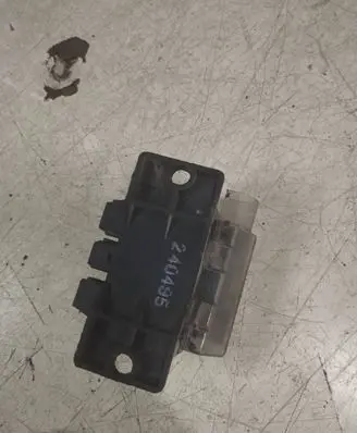 Volkswagen Golf IV Battery relay fuse 240495