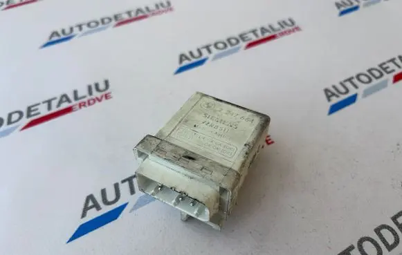 BMW 3 E46 Glow plug pre-heat relay 2247664 12212247664