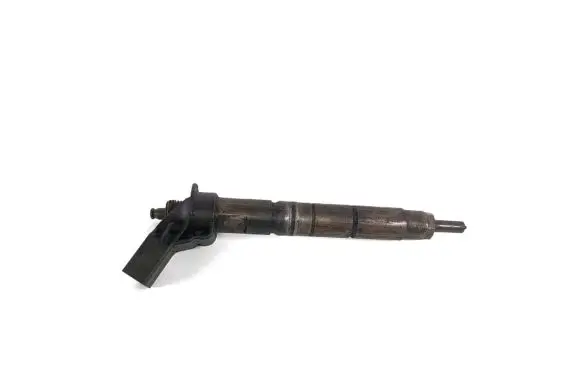 Mercedes-Benz CLS C218 X218 Fuel injector A6420701187