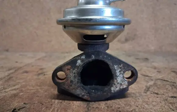 Audi 100 S4 C4 EGR valve 72167501 046131503 92T101