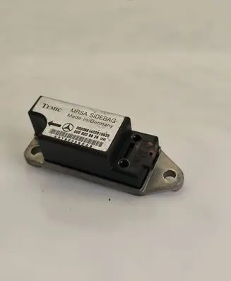 Mercedes-Benz E W210 Airbag deployment crash/impact sensor 0008209926 A9T8F20BGG9 00039814020153
