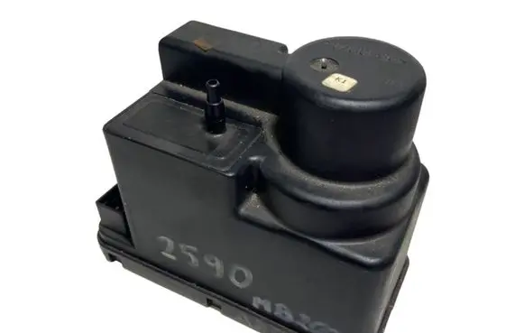 Mercedes-Benz C W202 Central locking vacuum pump 2028001948