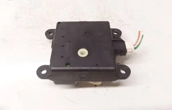 Nissan Primera Air flap motor/actuator 3C27030850