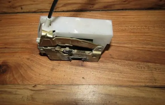 Renault Megane I Rear door lock