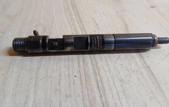 Renault Megane II Fuel injector 90BDCC1C 28232251 BDCA0EAE