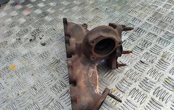 Opel Vivaro Exhaust manifold