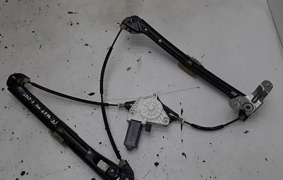 Volkswagen Golf VII Front door window regulator with motor 5G4837461H C22945100