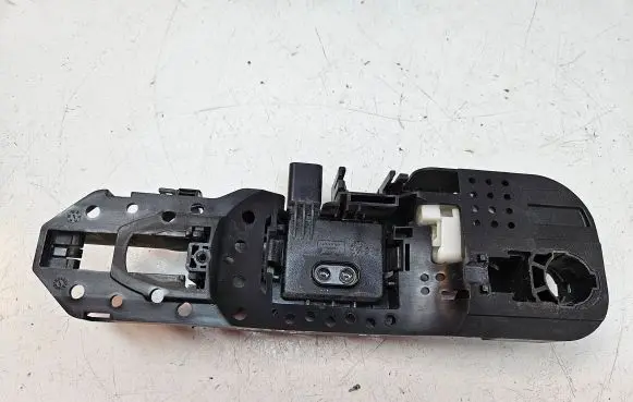 Rear door exterior handle/bracket