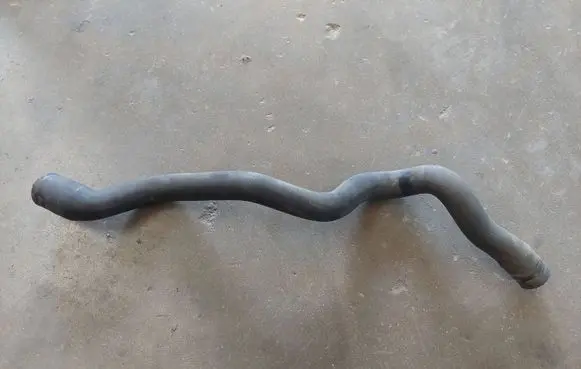 Mercedes-Benz E W211 Engine coolant pipe/hose A2115001972