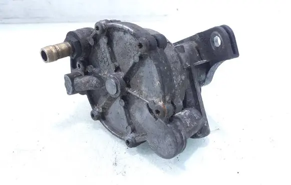 Volkswagen Multivan T4 Vacuum pump 074145100A