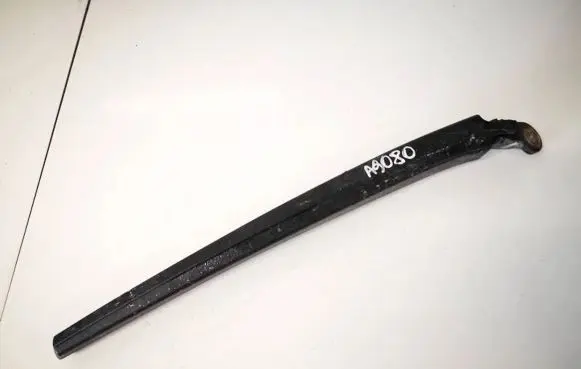 Rear wiper blade arm