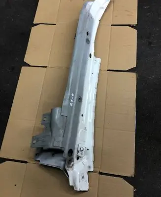 Audi Q7 4L Fender mounting bracket 4LO805176A