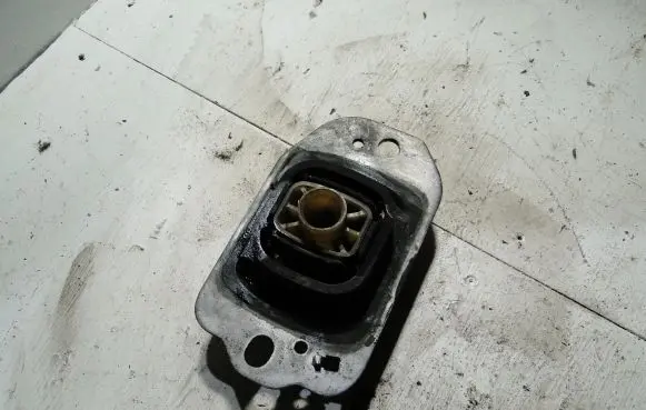 Renault Laguna III Gearbox mount