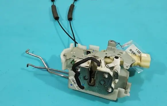 Isuzu D-Max Front door lock 8982317640 IMPRK1535161
