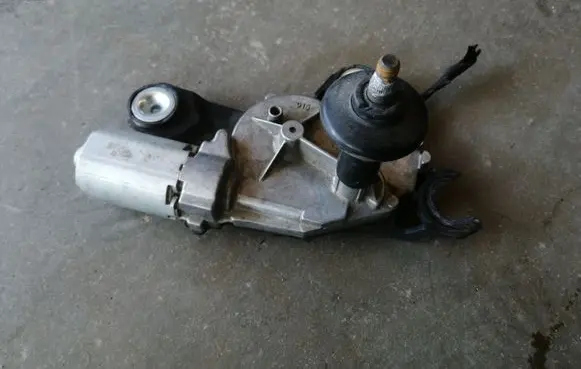 Ford Focus Rear window wiper motor 0390201823