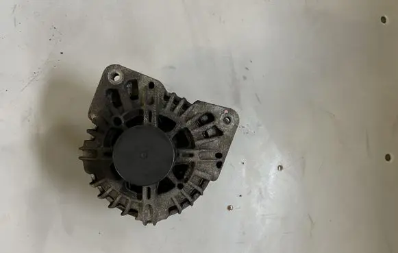 Opel Vivaro Generator/alternator