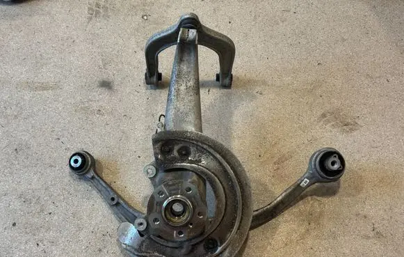 BMW iX Front wheel hub spindle knuckle 6878082 6878074