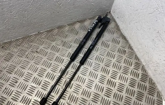 KIA Sorento Tailgate/trunk strut/damper 817702P000