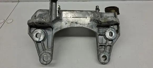 Nissan X-Trail T32 Engine mounting bracket 038170