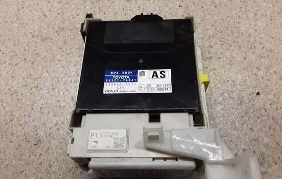 Lexus CT 200H Central body control module 8922176041