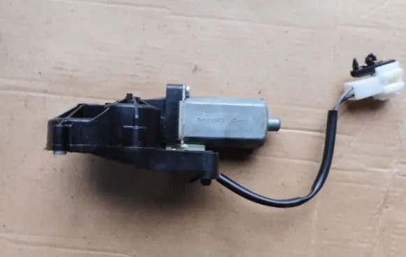 Mercedes-Benz E W212 Seat adjustment motor 0390203369
