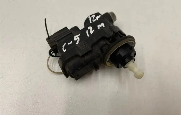 Headlight level adjustment motor