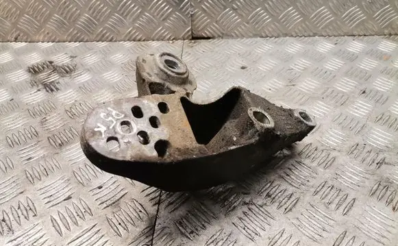 Volkswagen PASSAT B5 Engine mounting bracket 4b0199351a